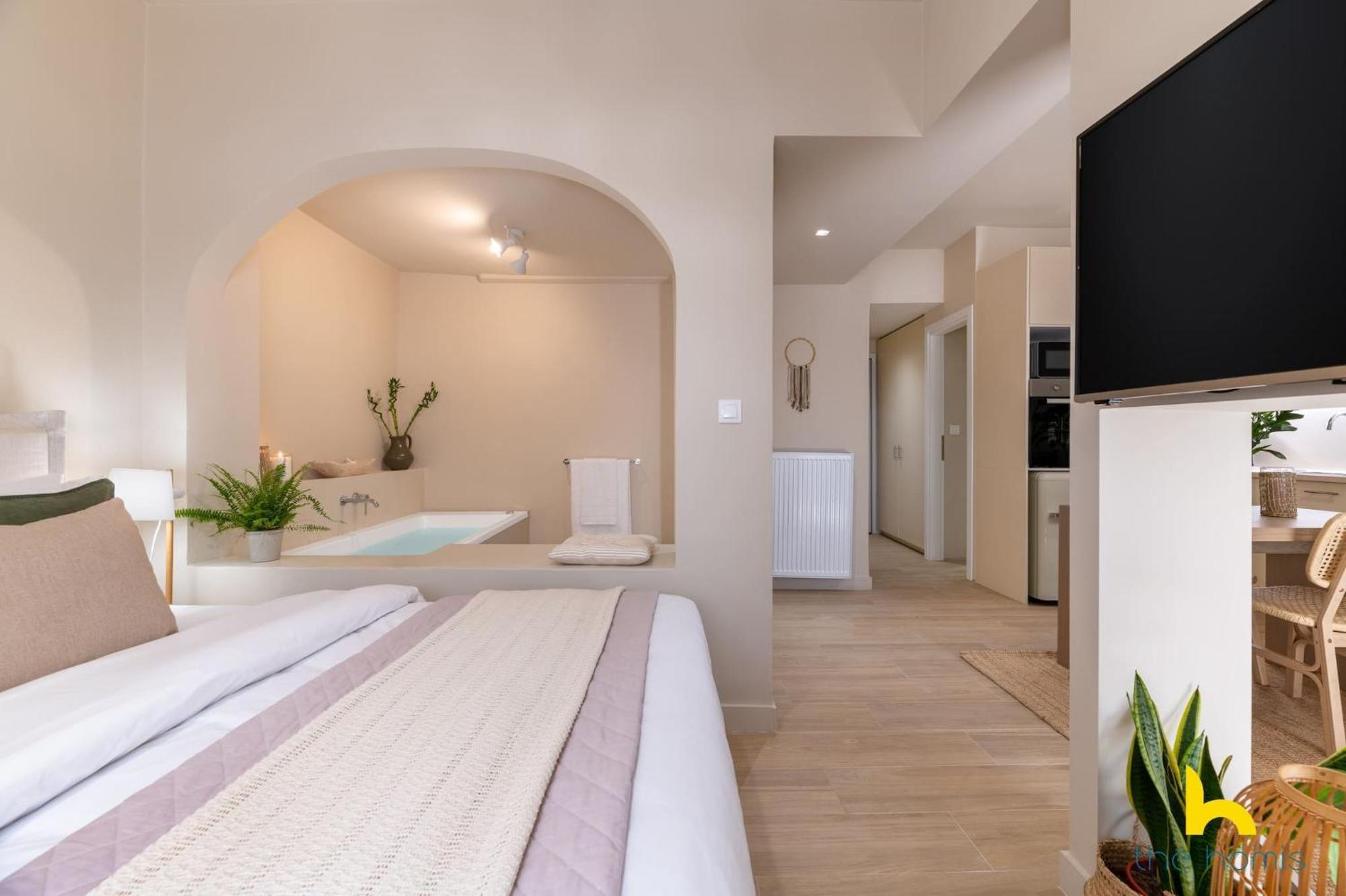 Romantic Luxury Hideaway Near Acropolis With Jacuzzi أثينا المظهر الخارجي الصورة