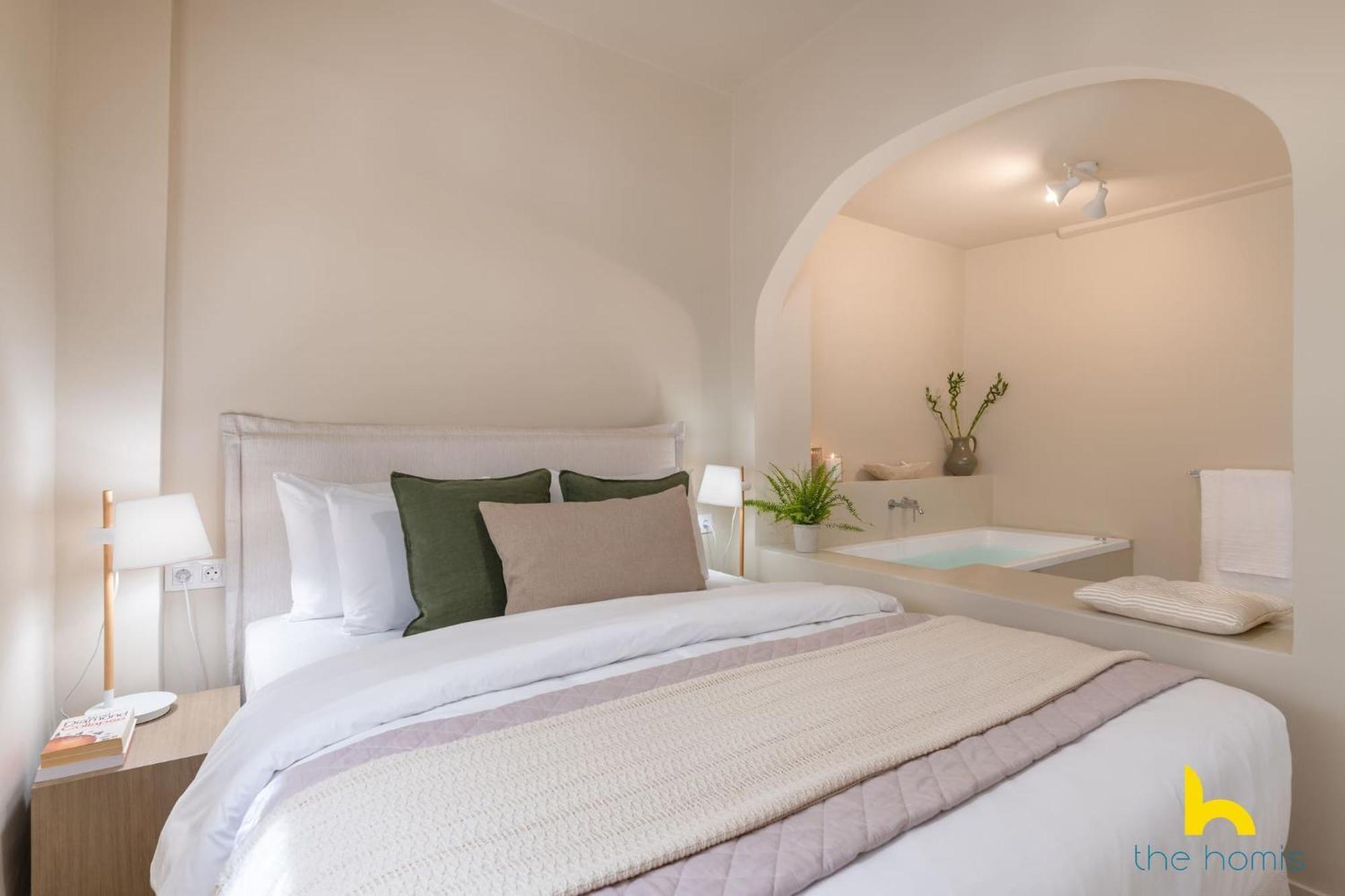 Romantic Luxury Hideaway Near Acropolis With Jacuzzi أثينا المظهر الخارجي الصورة